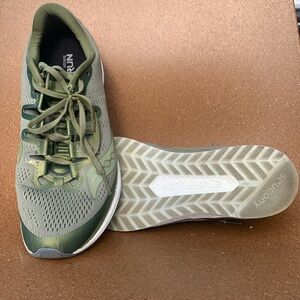 SAUCONY FREEDOM ISO. US size 11. Olive green.